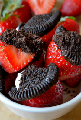 Oreo Truffle-Stuffed Strawberries